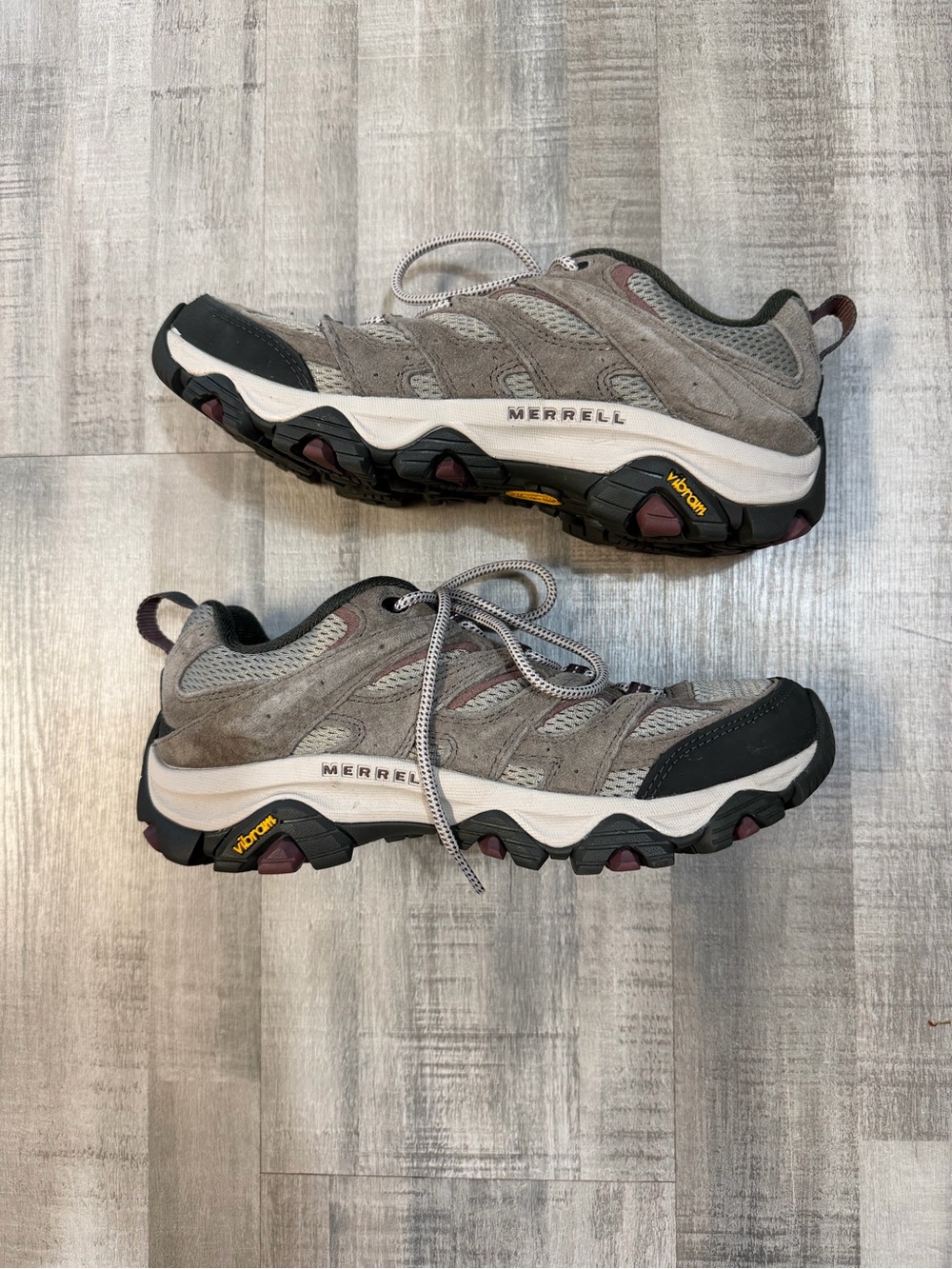 Merrell Moab 2 Vent Women’s Hiking Shoes Gray Suede Mesh Vibram Trail Size 10